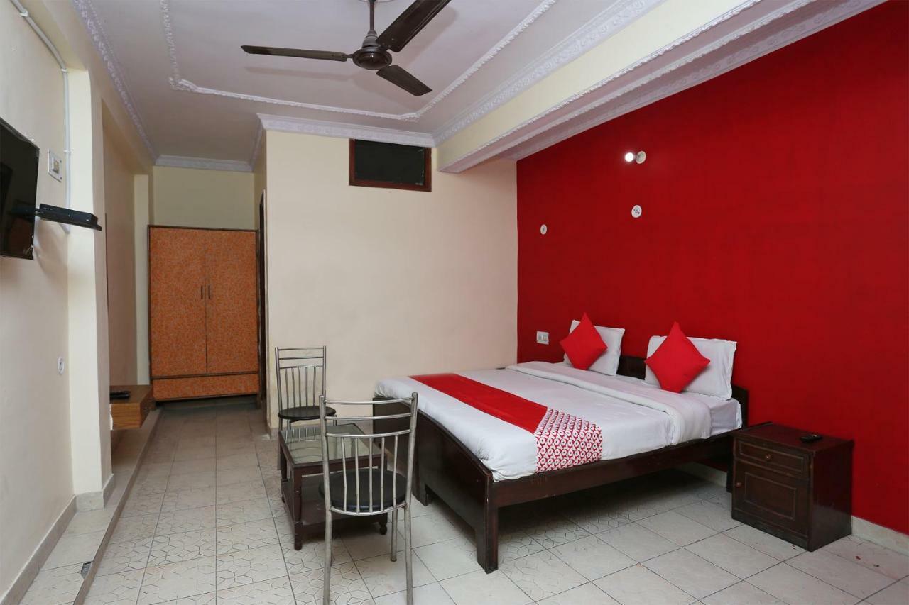 Oyo 39830 Hotel Esquire Meerut Dış mekan fotoğraf