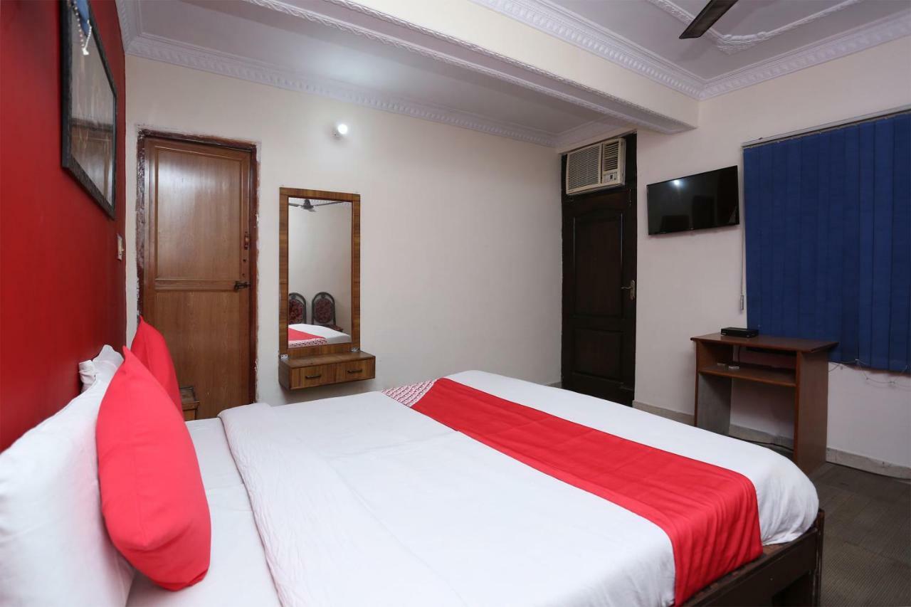 Oyo 39830 Hotel Esquire Meerut Dış mekan fotoğraf