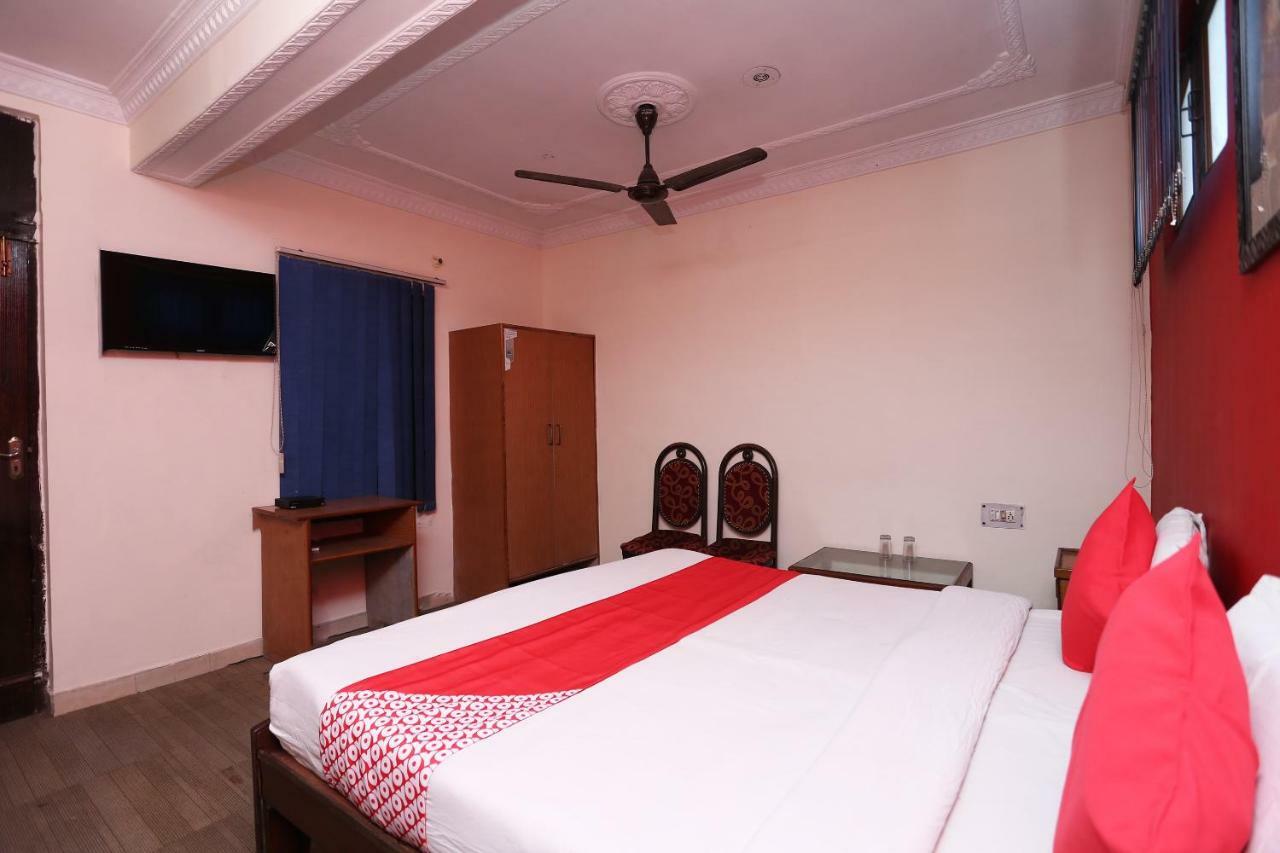 Oyo 39830 Hotel Esquire Meerut Dış mekan fotoğraf