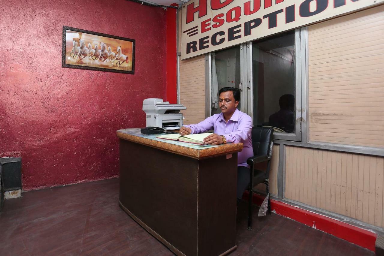 Oyo 39830 Hotel Esquire Meerut Dış mekan fotoğraf