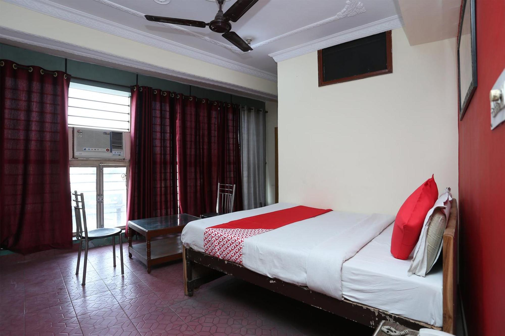 Oyo 39830 Hotel Esquire Meerut Dış mekan fotoğraf